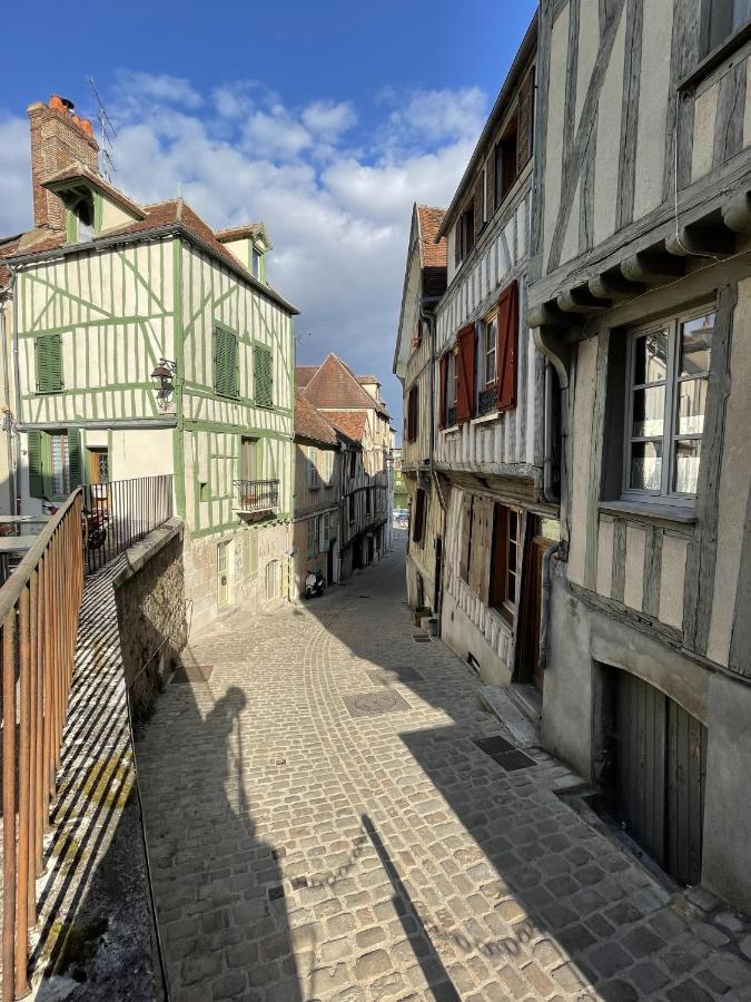 Appartement Le Pigeonnier centre historique Auxerre Extérieur photo