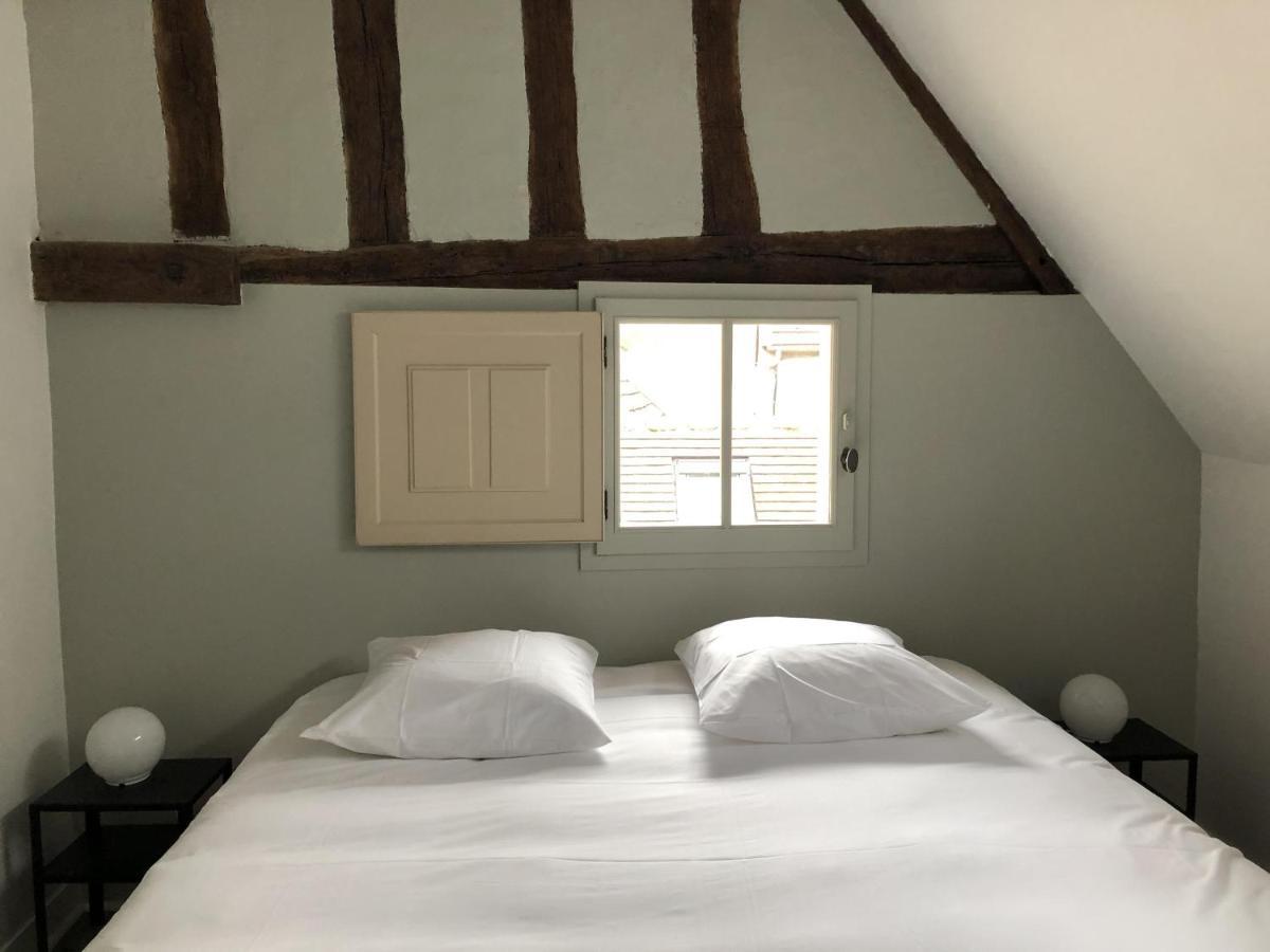 Appartement Le Pigeonnier centre historique Auxerre Chambre photo